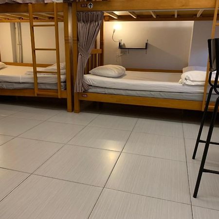 Backpacker 41 Hostel - Taichung Dış mekan fotoğraf