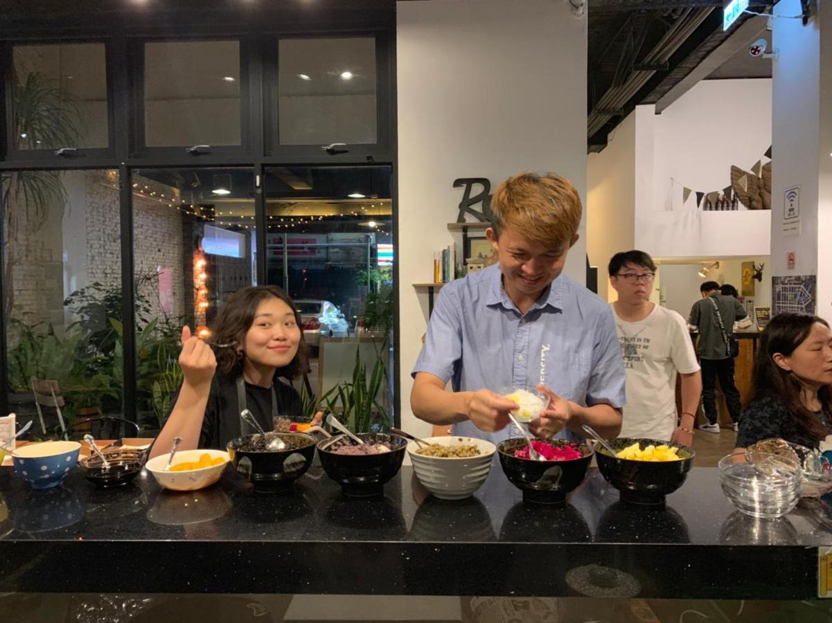 Backpacker 41 Hostel - Taichung Dış mekan fotoğraf