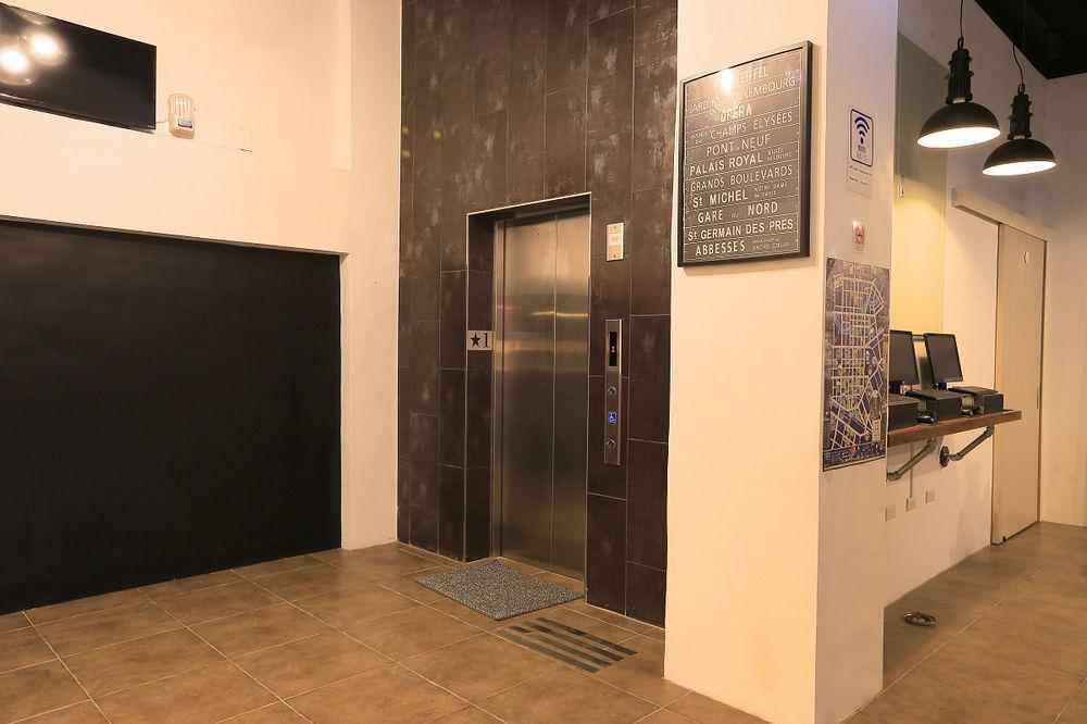 Backpacker 41 Hostel - Taichung Dış mekan fotoğraf