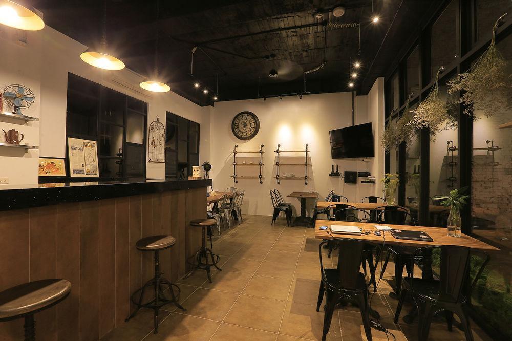 Backpacker 41 Hostel - Taichung Dış mekan fotoğraf