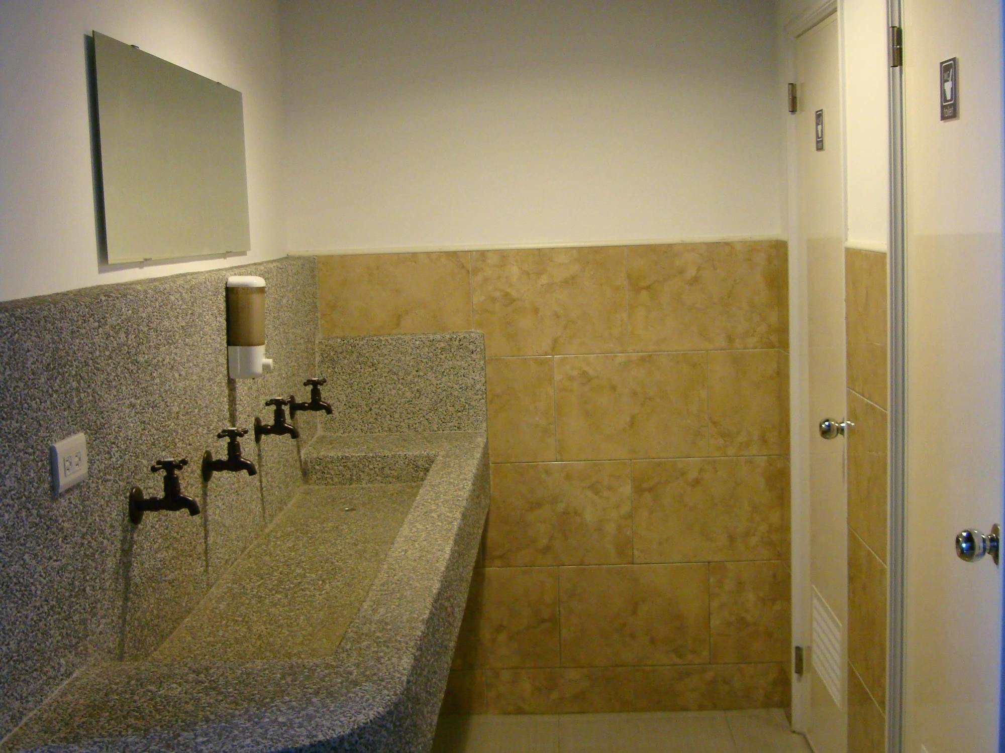Backpacker 41 Hostel - Taichung Dış mekan fotoğraf