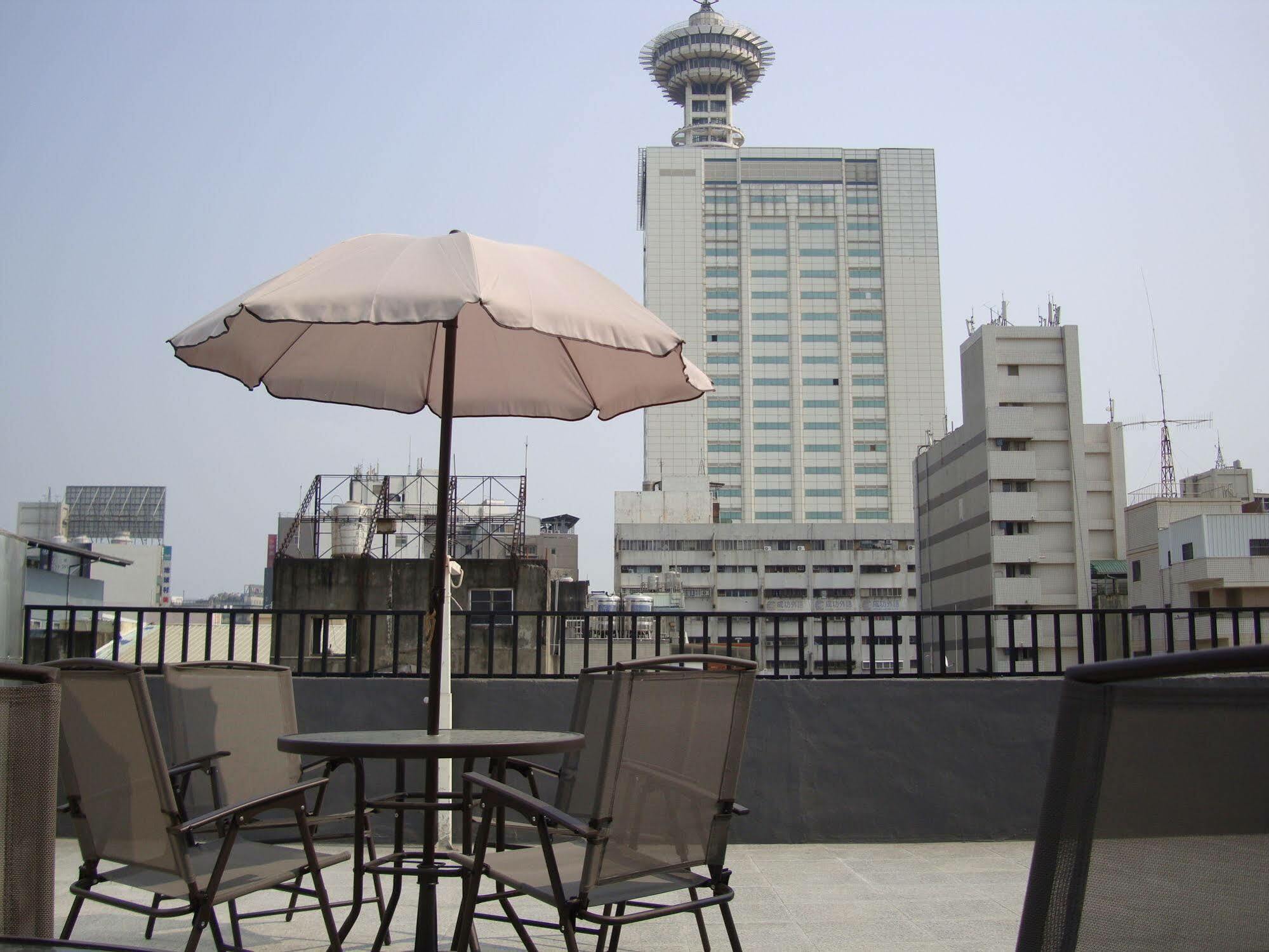 Backpacker 41 Hostel - Taichung Dış mekan fotoğraf