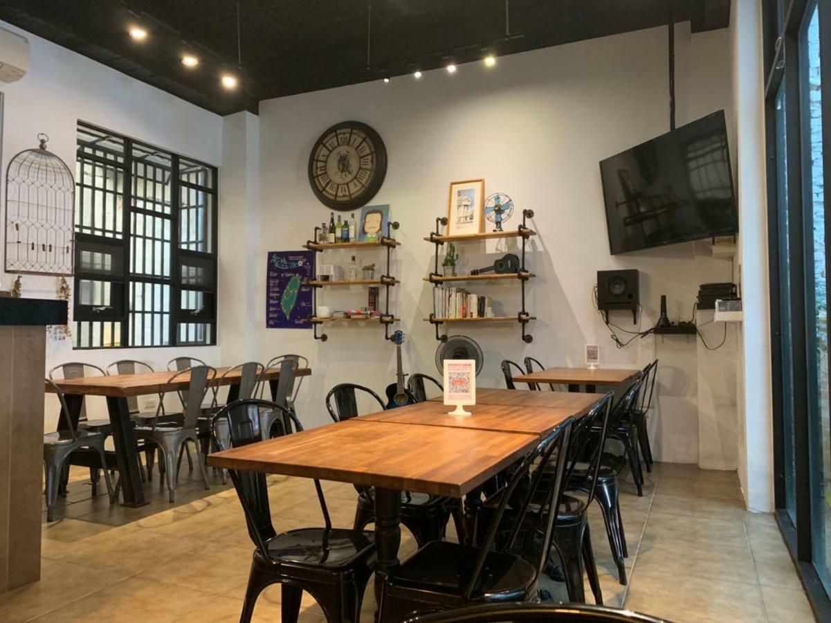 Backpacker 41 Hostel - Taichung Dış mekan fotoğraf