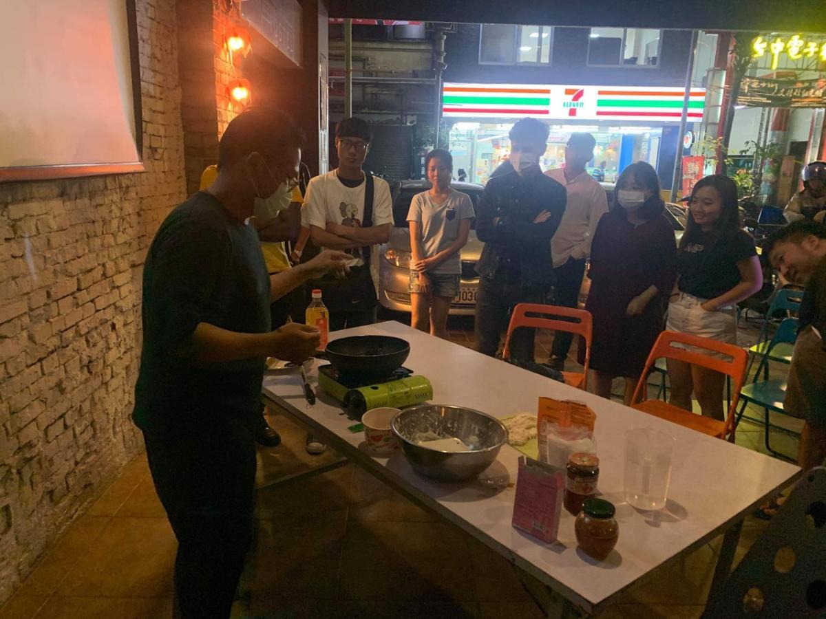 Backpacker 41 Hostel - Taichung Dış mekan fotoğraf